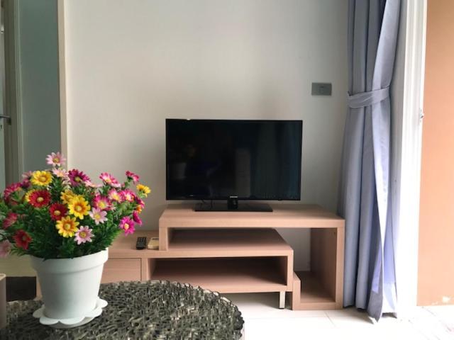 Atlantis Waterpark Apartment Pantai Jomtien Bagian luar foto