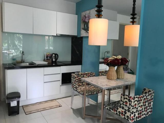 Atlantis Waterpark Apartment Pantai Jomtien Bagian luar foto