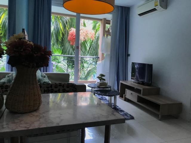 Atlantis Waterpark Apartment Pantai Jomtien Bagian luar foto
