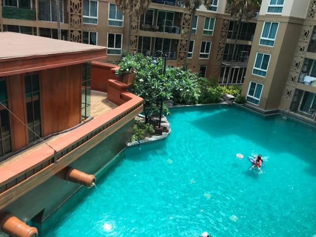 Atlantis Waterpark Apartment Pantai Jomtien Bagian luar foto