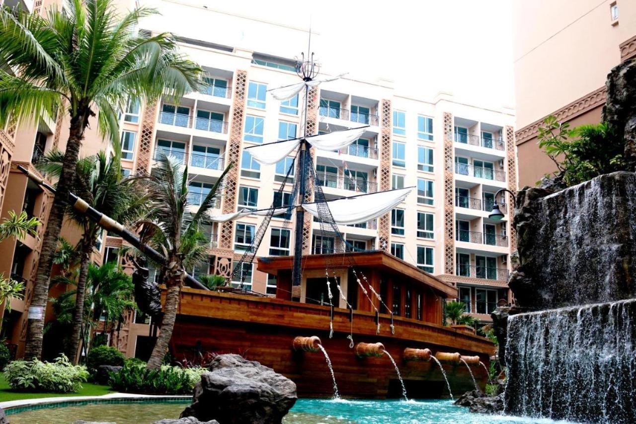 Atlantis Waterpark Apartment Pantai Jomtien Bagian luar foto